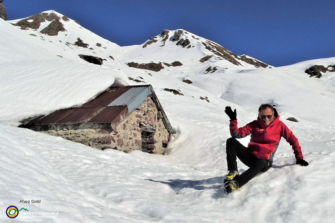 01 Salendo  dal sent. 109A dai Piani al Monte Avaro...sottovento .JPG -                                